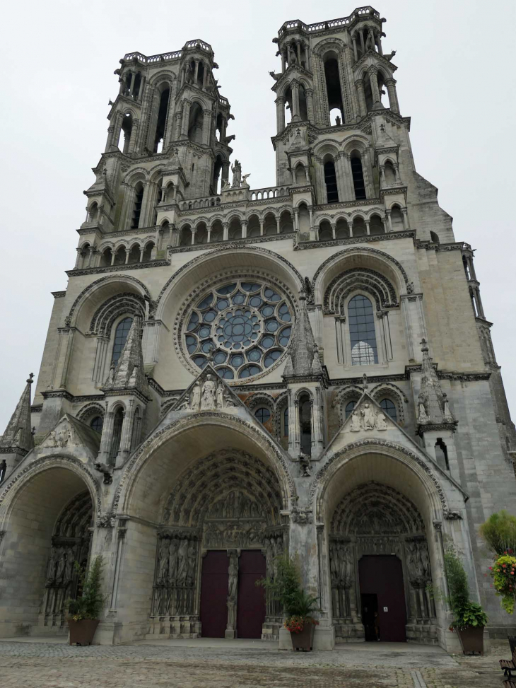 La façade de la cathédrale Notre Dame - Laon