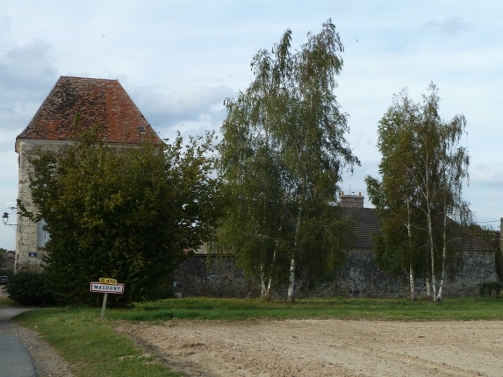 L'entrée du village - Mâchecourt