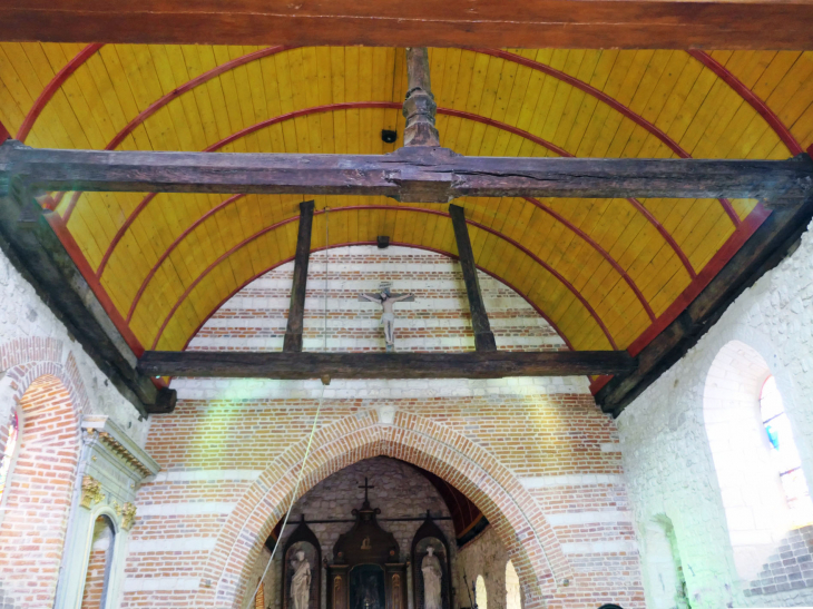 L'intérieur de l'église  - Marfontaine