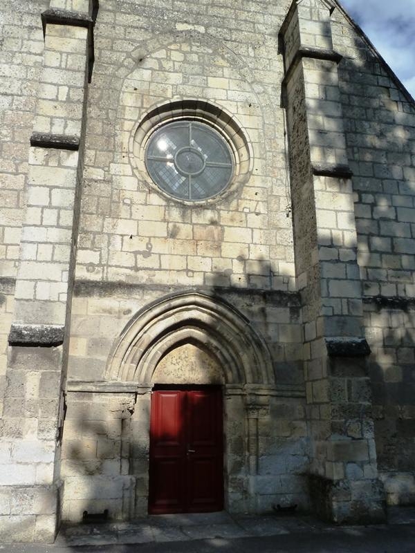 L'entrée de l'église - Montgobert