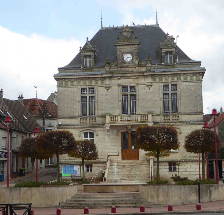 La mairie - Neuilly-Saint-Front