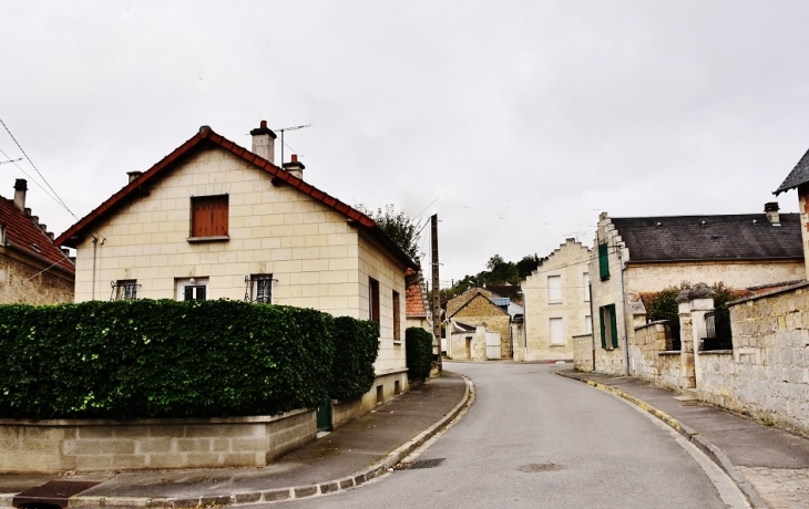 Le Village - Pasly