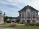 la mairie et le monument aux morts