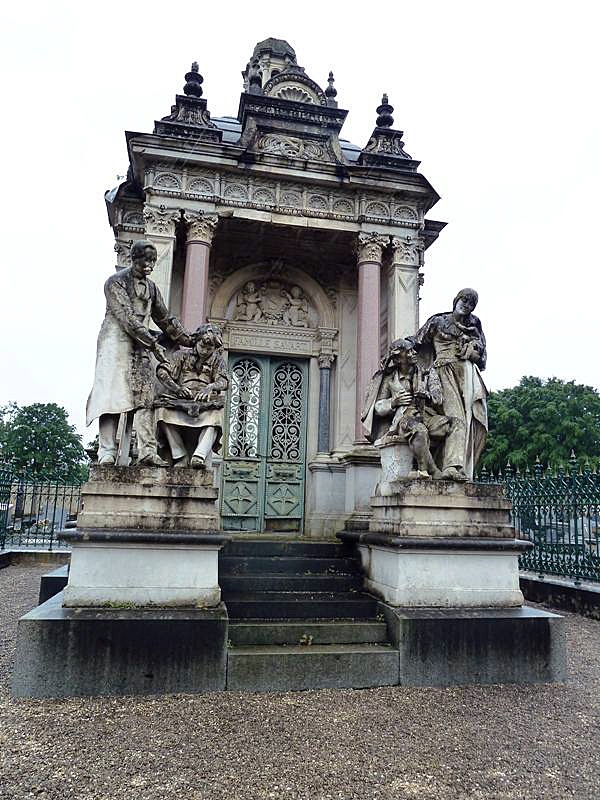 Monument funéraire Savart - Saint-Michel