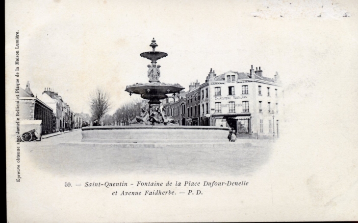 Fontaine de la Place Dufour Denelle et Avenue Faidherbe, vers 1910 (carte postale ancienne). - Saint-Quentin