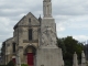 le monument aux morts devant l'ancienne église Saint Pierre au Parvis