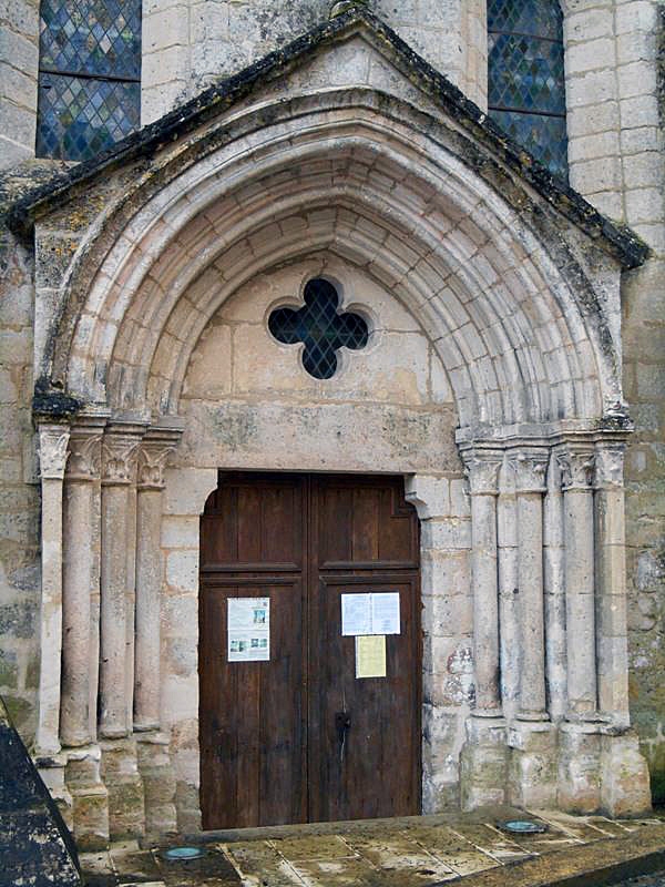 L'entrée de l'église - Soucy
