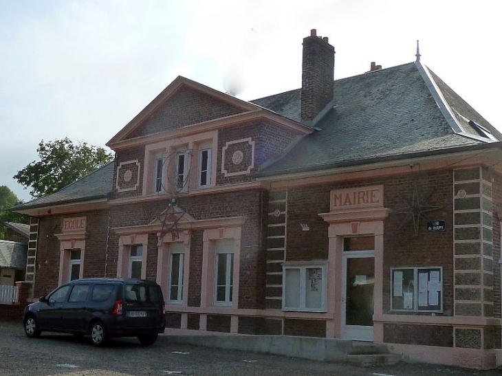 Photo à VauxenVermandois (02590) La mairie VauxenVermandois