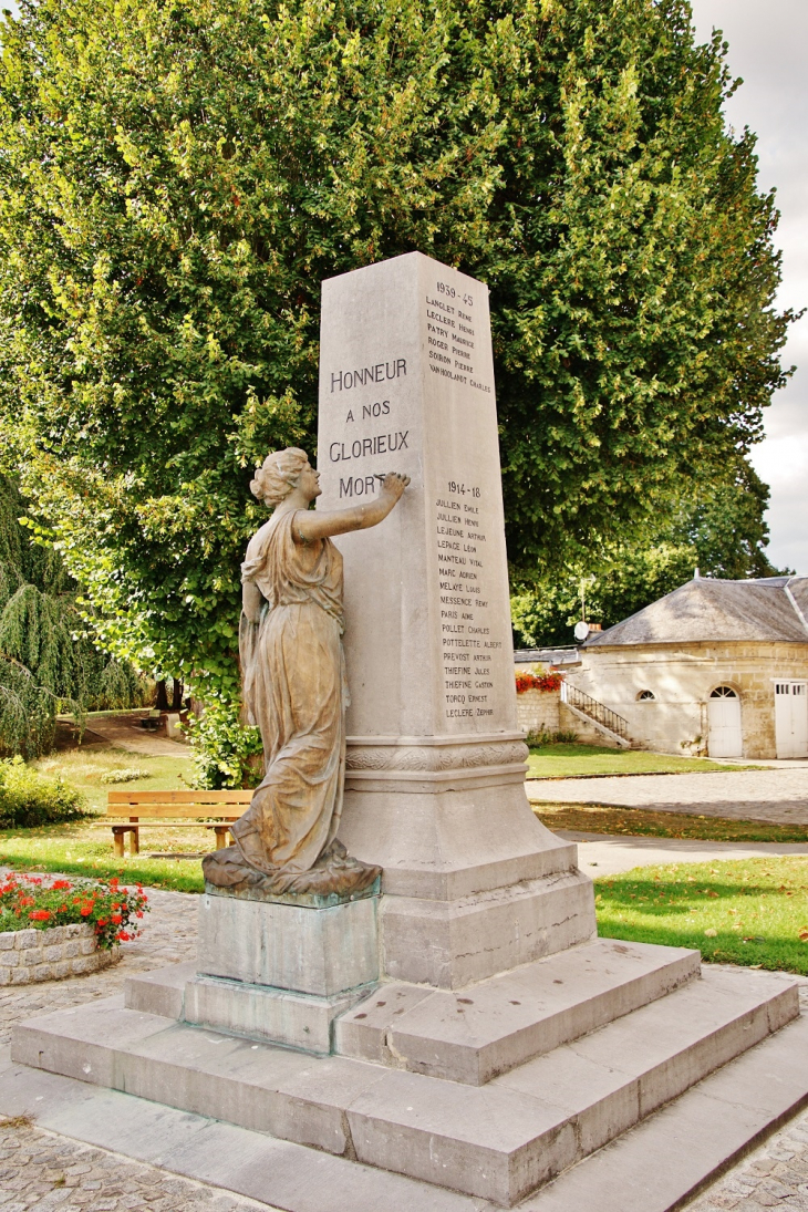 Monument-aux-Morts - Vic-sur-Aisne