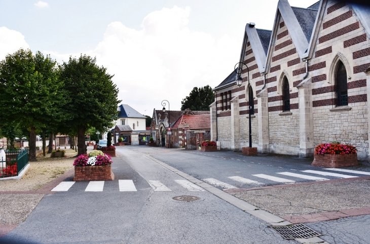 Le Village - Beaulieu-les-Fontaines