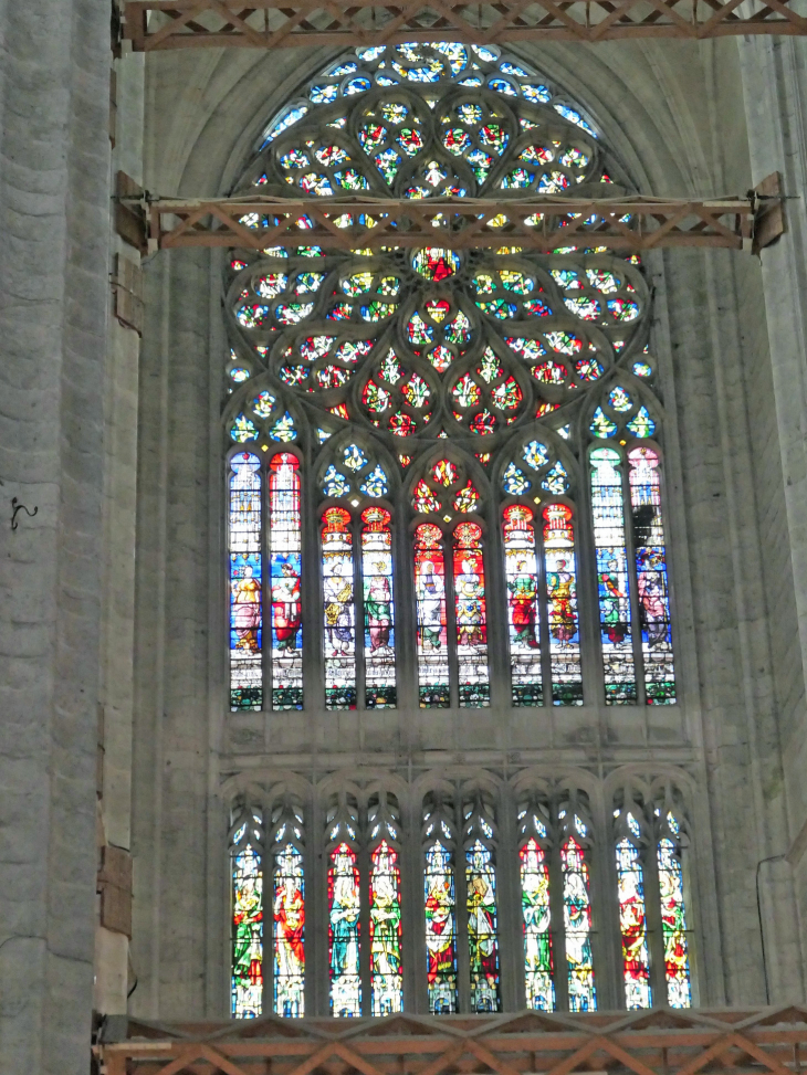 La cathédrale : les vitraux du transept Nord - Beauvais