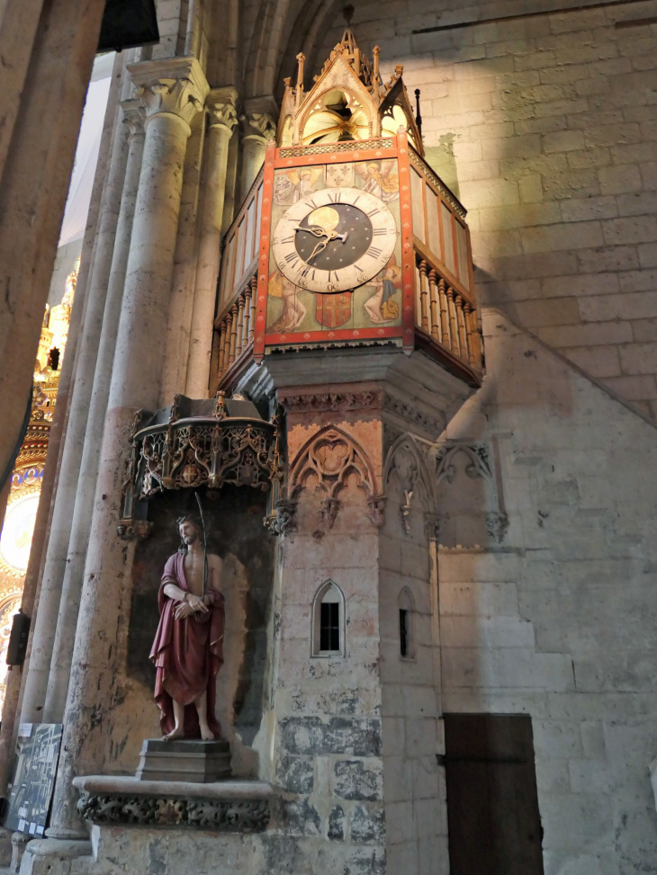 La cathédrale : l'horloge à carillon - Beauvais