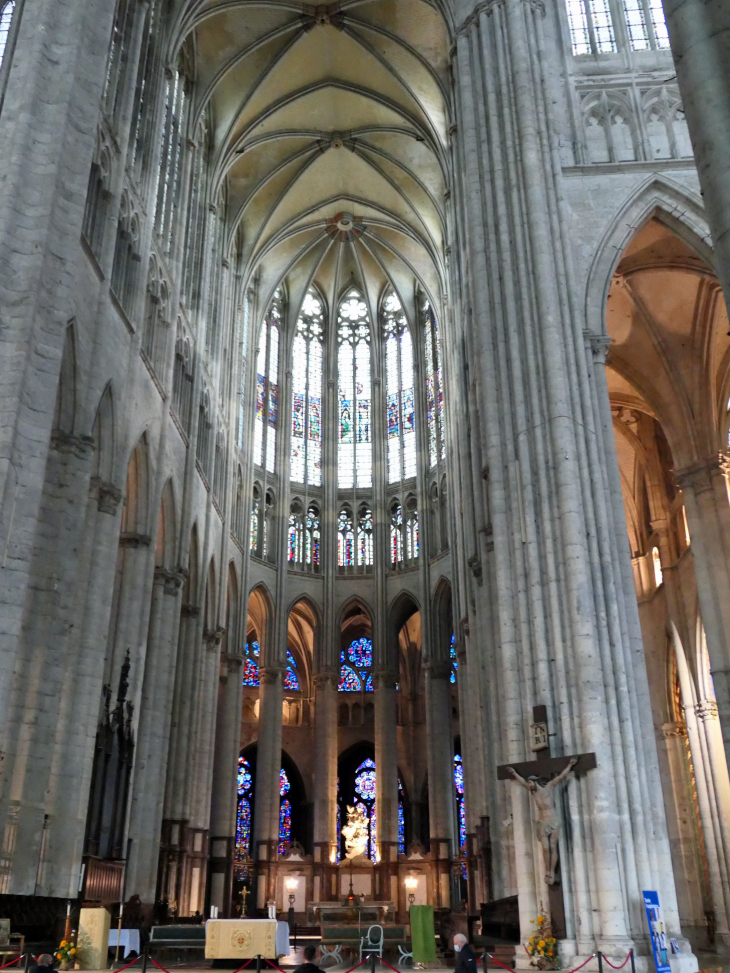 La cathédrale : le choeur - Beauvais