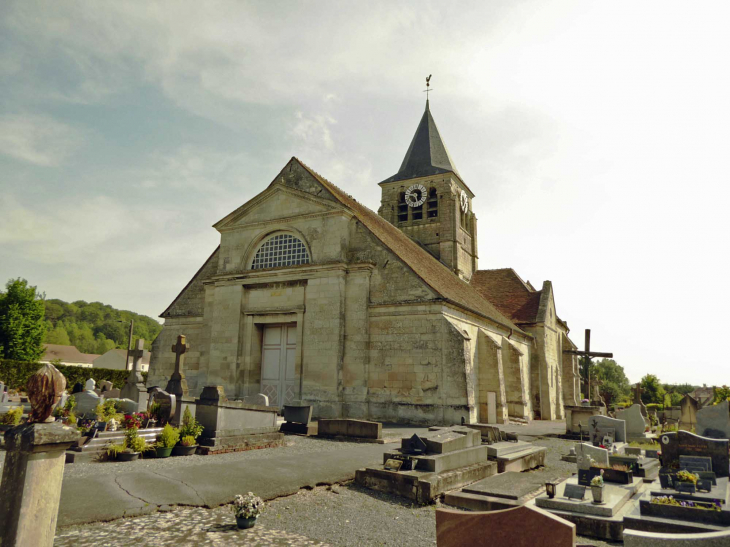 L'église dans le cimetière - Brenouille