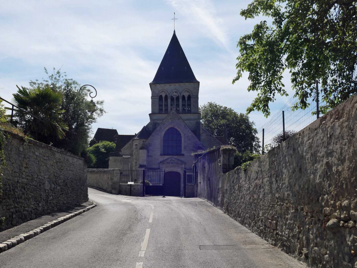 Vers l'église Saint Etienne - Clairoix