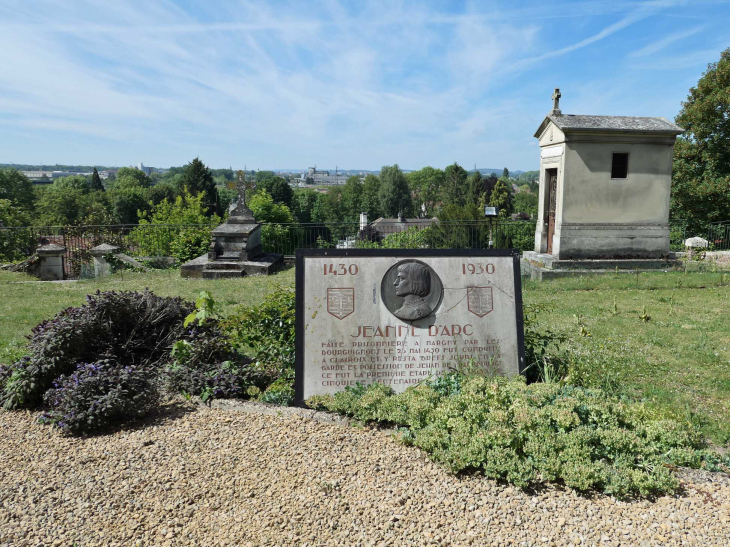 Plaque commemorative du séjour de Jeanne d'Arc dans le village - Clairoix