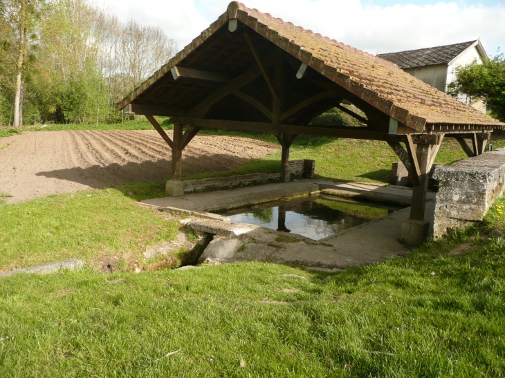 Le lavoir de Vattier Voisin - Fresnoy-la-Rivière
