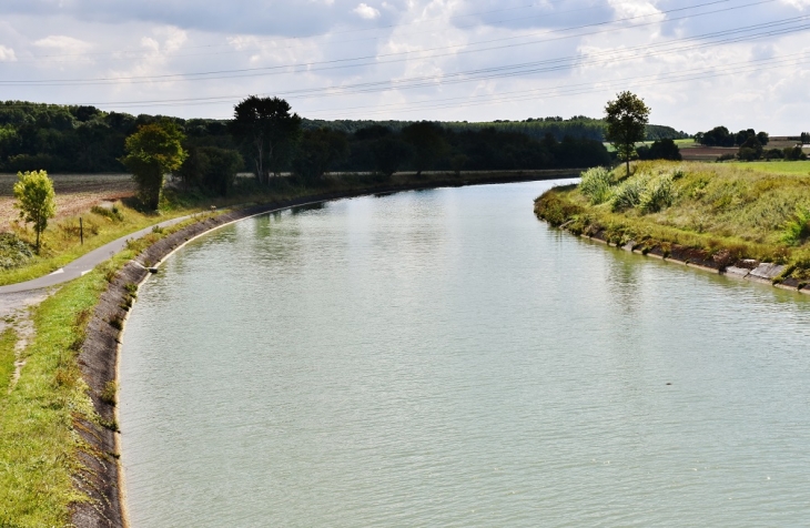 Le Canal-du-Nord - Frétoy-le-Château