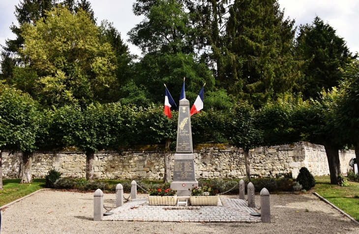Monument-aux-Morts  - Le Plessis-Brion