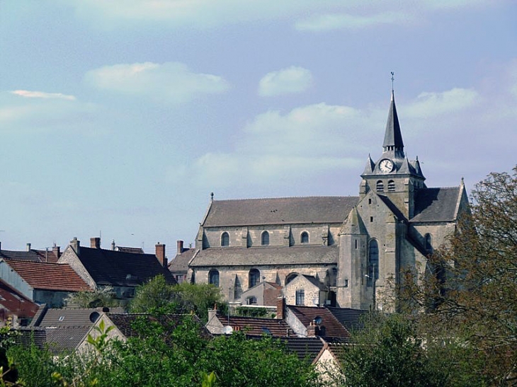 Vue sur l'église et les toits - Mareuil-sur-Ourcq