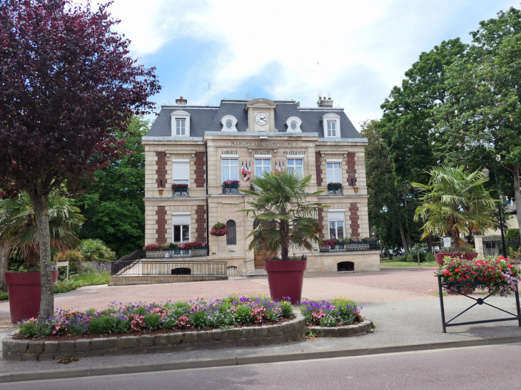 Place de la Mairie - Margny-lès-Compiègne