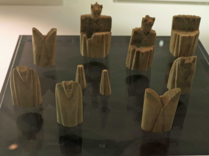 Musée du noyonnais : jeu d'échecs du 11ème siècle