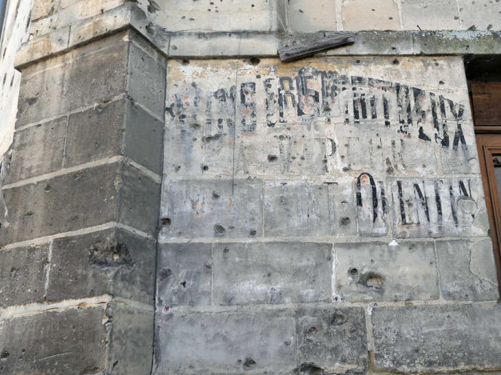 L'ancienne église Sainte Marie-Madeleine...devenue débit de boissons à la Révolution - Noyon
