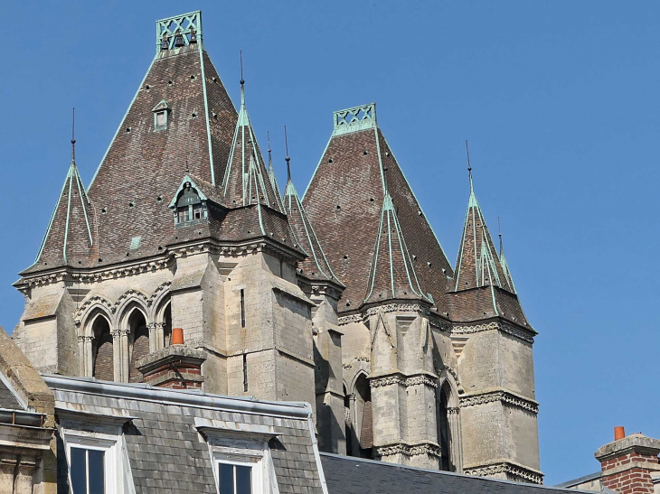 Cathédrale Notre Dame : vue sur les clochers - Noyon