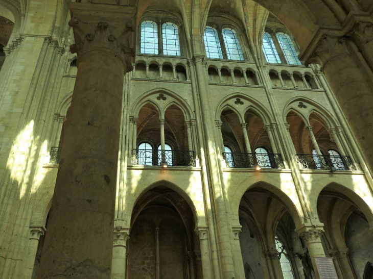 Cathédrale Notre Dame : la nef - Noyon