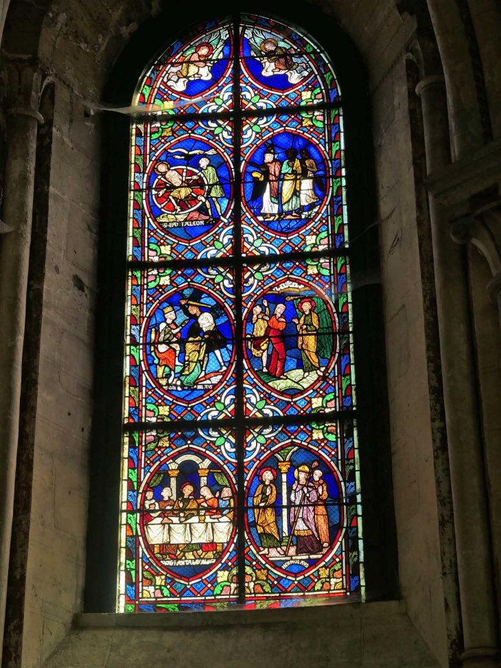 Cathédrale Notre Dame : vitrail - Noyon