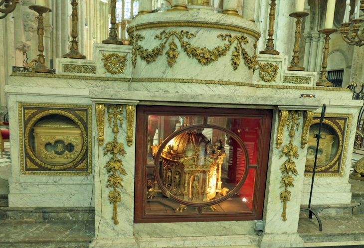 Cathédrale Notre Dame : l'autel reliquaire - Noyon