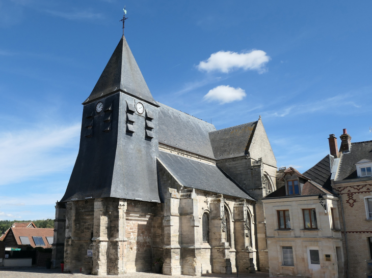 Eglise Saint Louis et maisons de la place - Ressons-sur-Matz