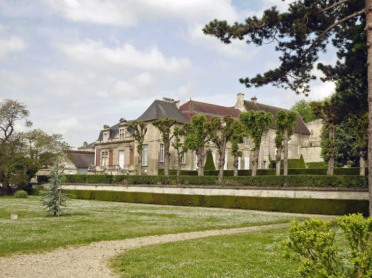 Le château - Saint-Leu-d'Esserent