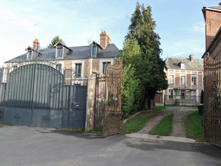 Maisons dans le village - Saint-Sulpice