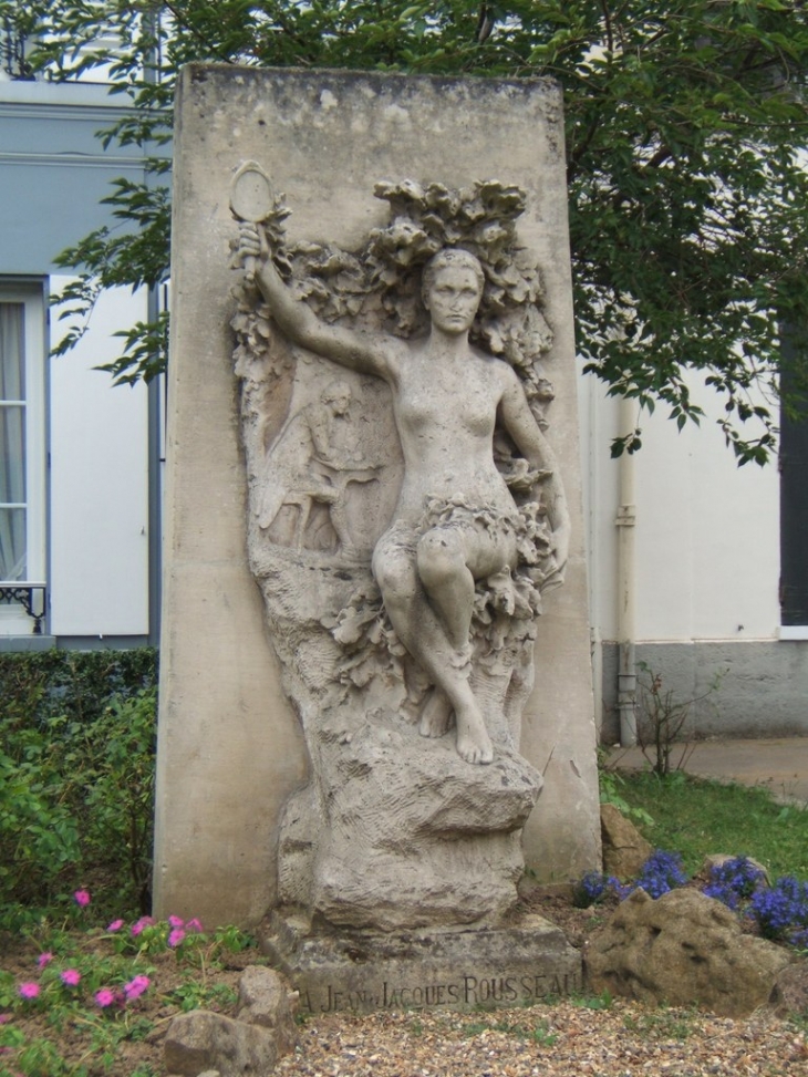 Hommage à J.J. Rousseau - Trie-Château