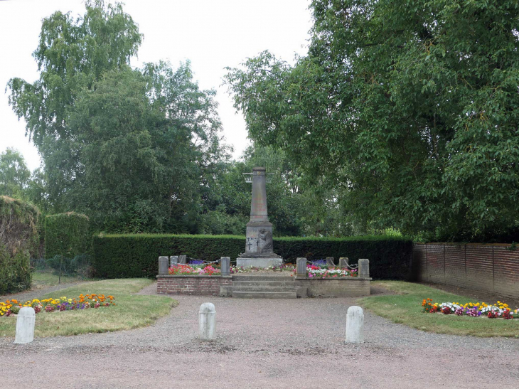Le monument aux morts - Villeselve