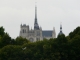 Cathédrale d'Amiens et le Beffroi vues depuis l'entrée du zoo