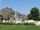 le monument aux morts au bout de la grand place