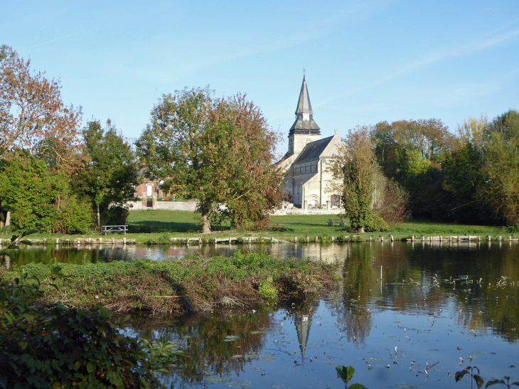 L'église au bord de l'étang - Falvy