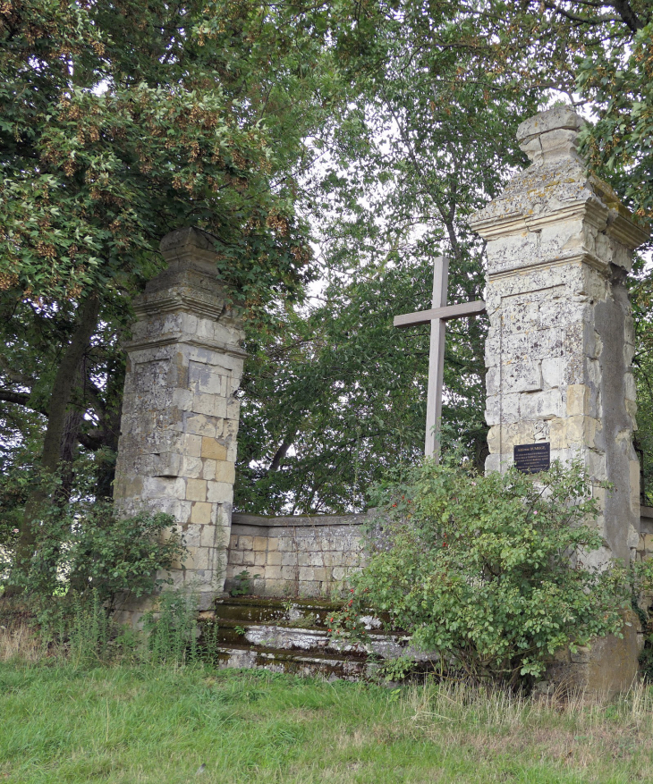 Monument à la mémoire d'Adrienne Dumeige  résistante - Framerville-Rainecourt