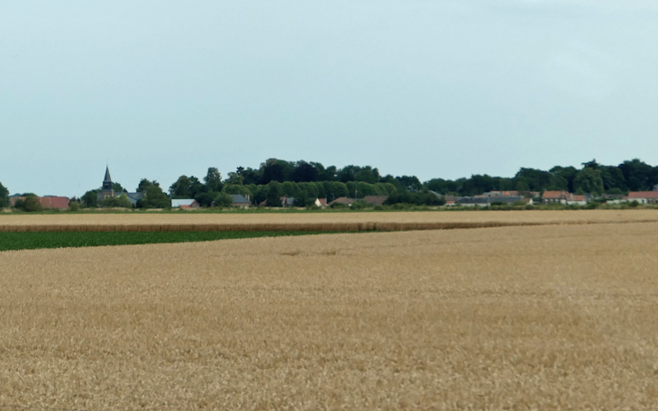 Le village vu de l'autoroute A29 - Guillaucourt