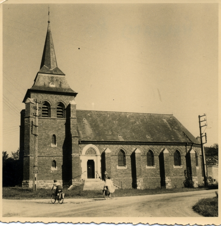 L'église en 1955 - Hangard