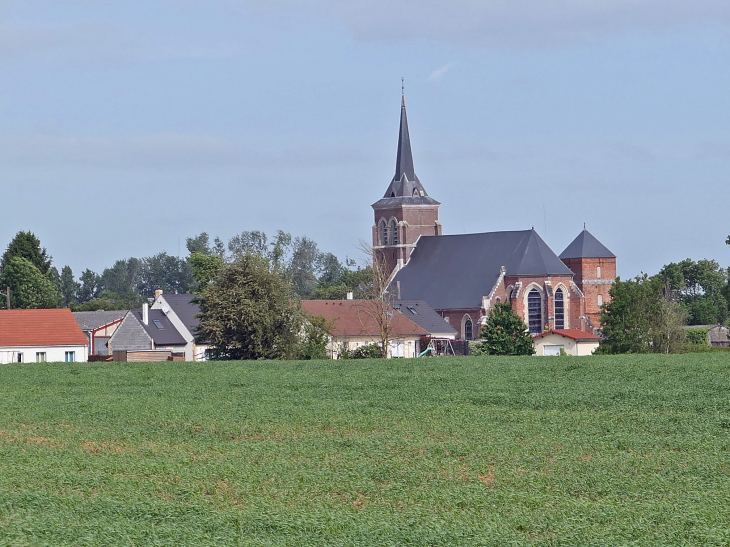 Vue sur le village et son église - Liancourt-Fosse