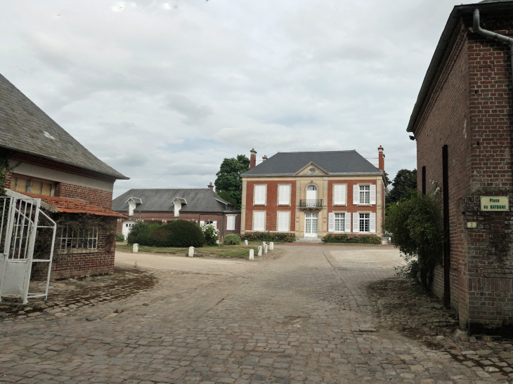 Le château place de Bayonne - Marché-Allouarde