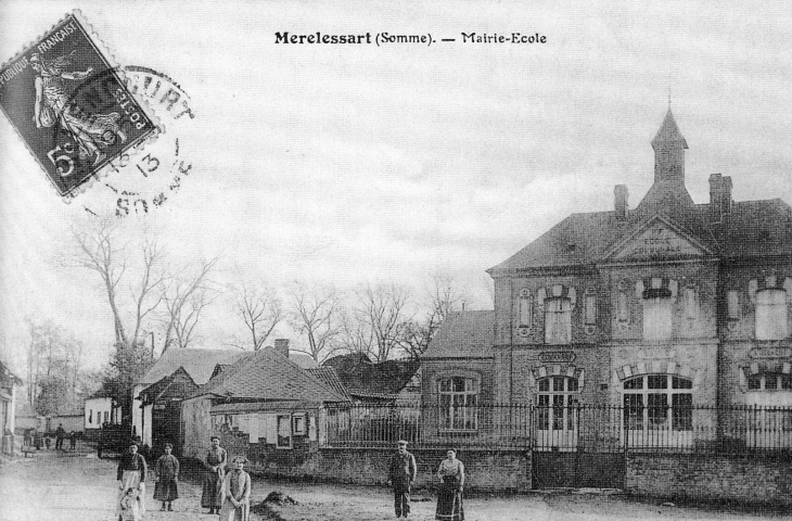 Vers 1913, Mairie-Ecole (carte postale ancienne). - Mérélessart