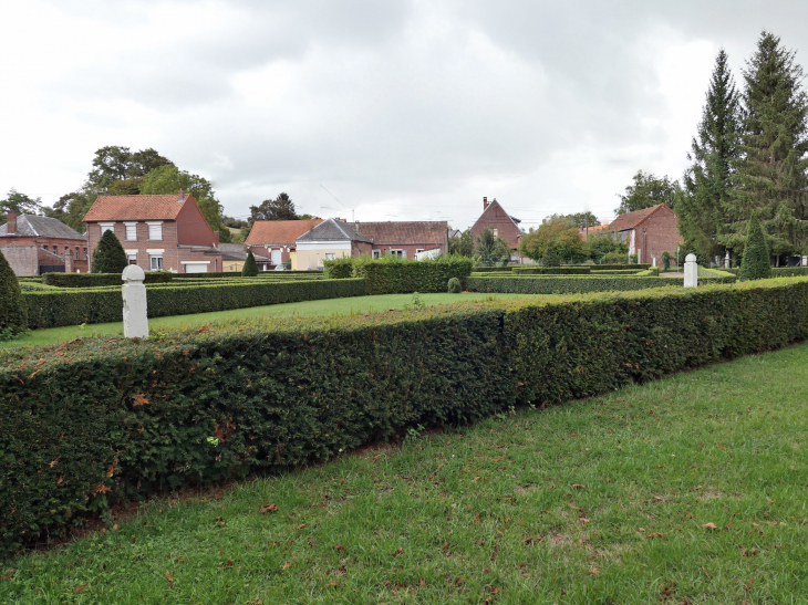 Jardin public dans le village - Méricourt-sur-Somme