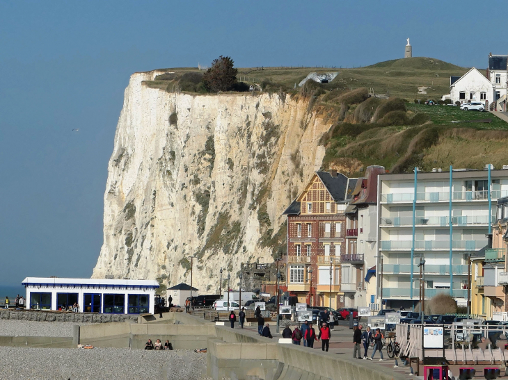 La falaise au bout de la plage - Mers-les-Bains