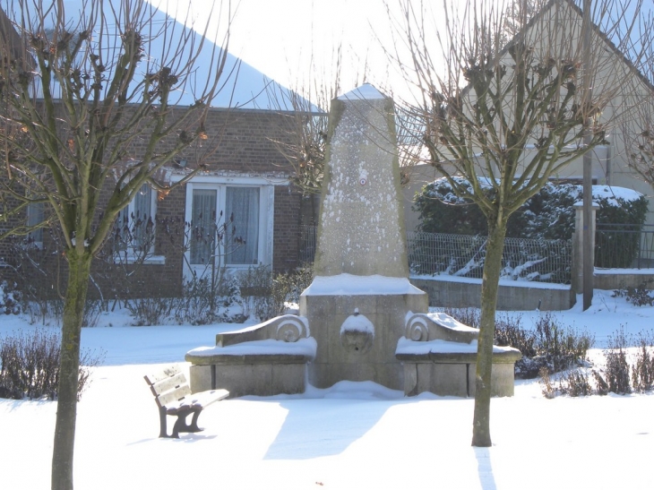 Monument Desnos sous la neige - Nurlu