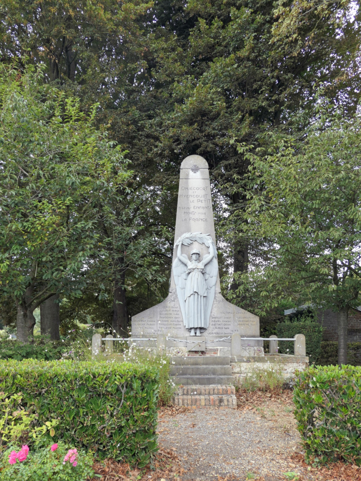Le monument aux morts - Omiécourt