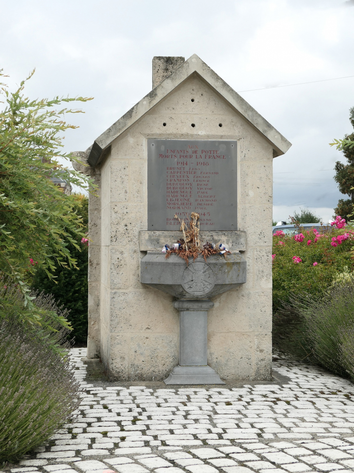 Le monument aux morts au dos de la chapelle - Potte
